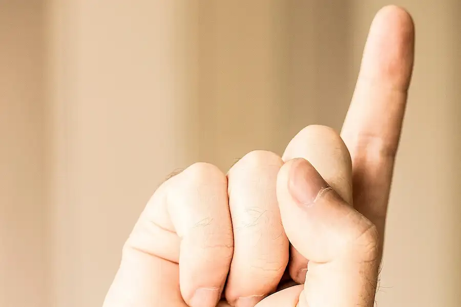 Autocrítica vs compasión Qué se trabaja en terapia cuando la autocrítica domina tu vida